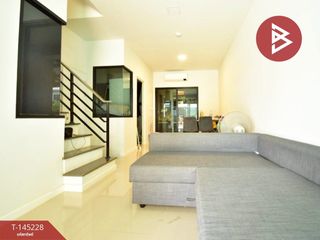 Casa adosada en venta de 3 habitaciones en Phra Samut Chedi, Samut Prakan