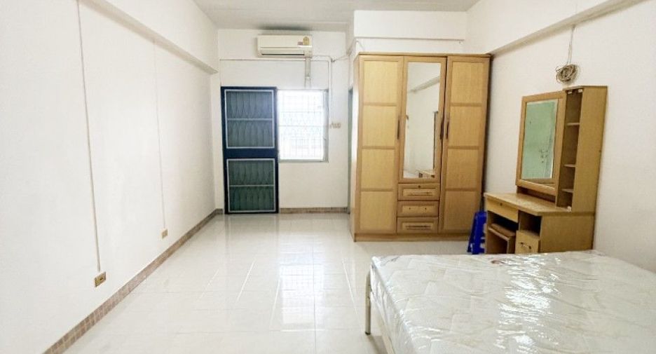 For sale 1 bed condo in Mueang Samut Prakan, Samut Prakan
