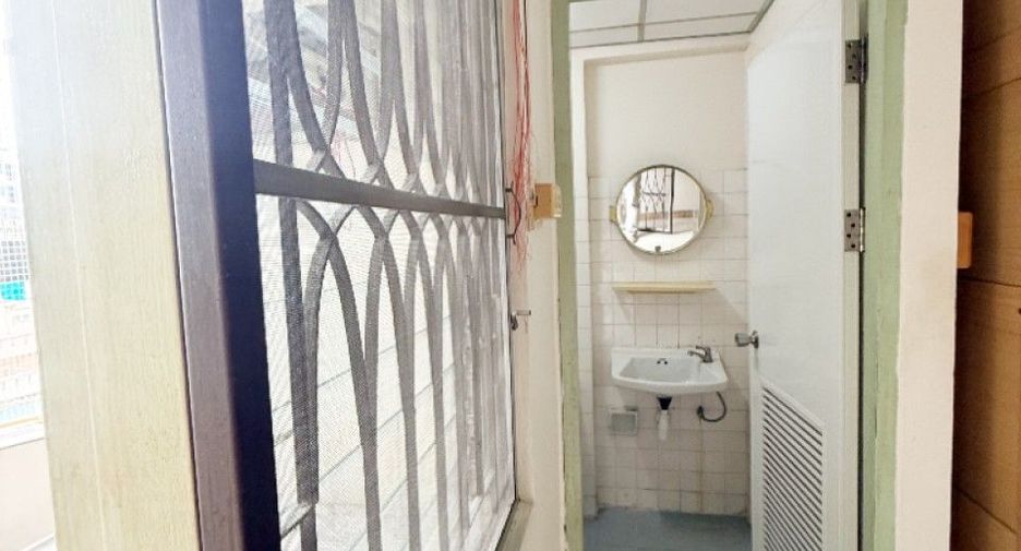 For sale 1 bed condo in Mueang Samut Prakan, Samut Prakan