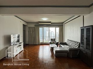 Condo en alquiler de 3 habitaciones en Watthana, Bangkok