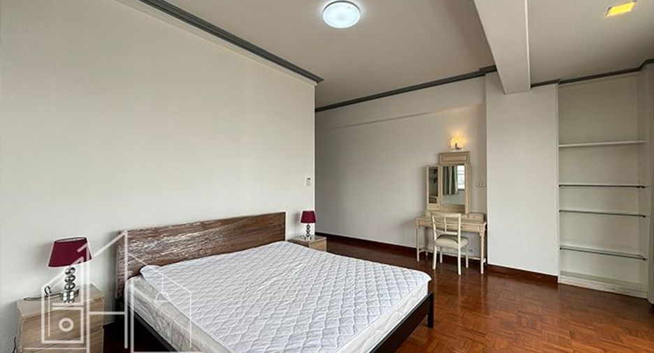 Wohnung zur Miete mit 3 Zimmer in Watthana, Bangkok