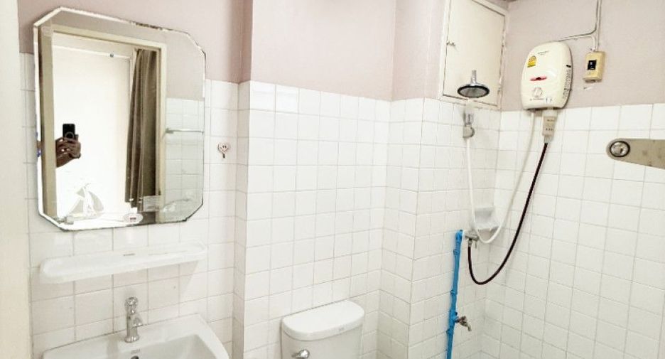 For sale 1 bed condo in Mueang Samut Prakan, Samut Prakan