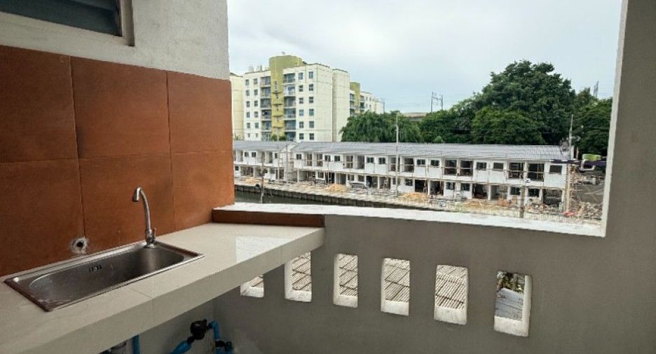 For sale 1 bed condo in Mueang Samut Prakan, Samut Prakan