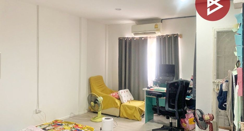For sale 2 bedrooms townhouse in Mueang Samut Prakan, Samut Prakan