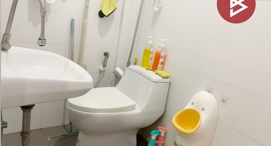 For sale 2 bedrooms townhouse in Mueang Samut Prakan, Samut Prakan