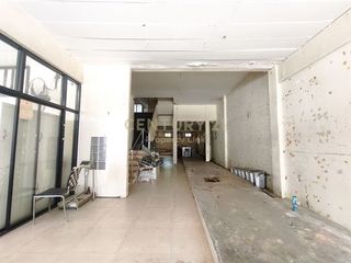 Gewerbefläche zum Kauf mit 4 Zimmer in Din Daeng, Bangkok