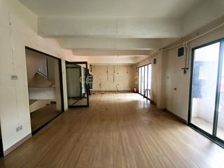 Gewerbefläche zum Kauf mit 4 Zimmer in Din Daeng, Bangkok
