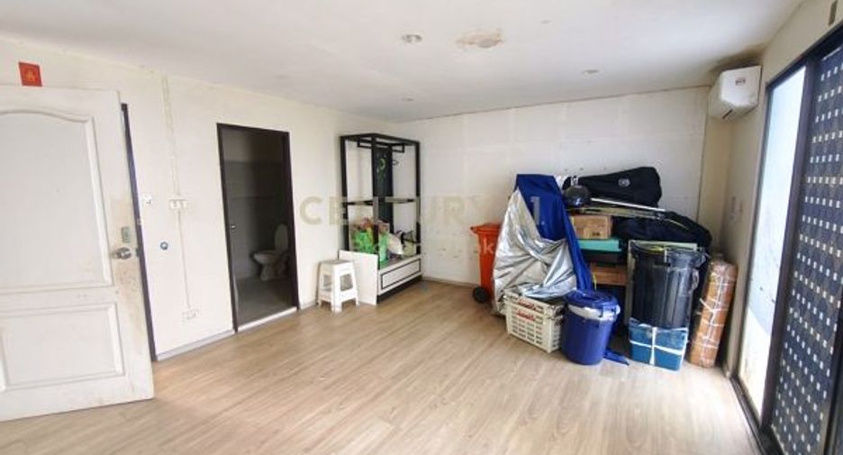 Gewerbefläche zum Kauf mit 4 Zimmer in Din Daeng, Bangkok