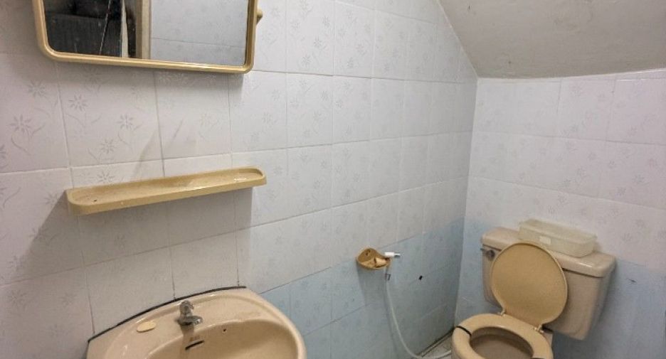 For sale 3 bedrooms retail Space in Bang Bo, Samut Prakan