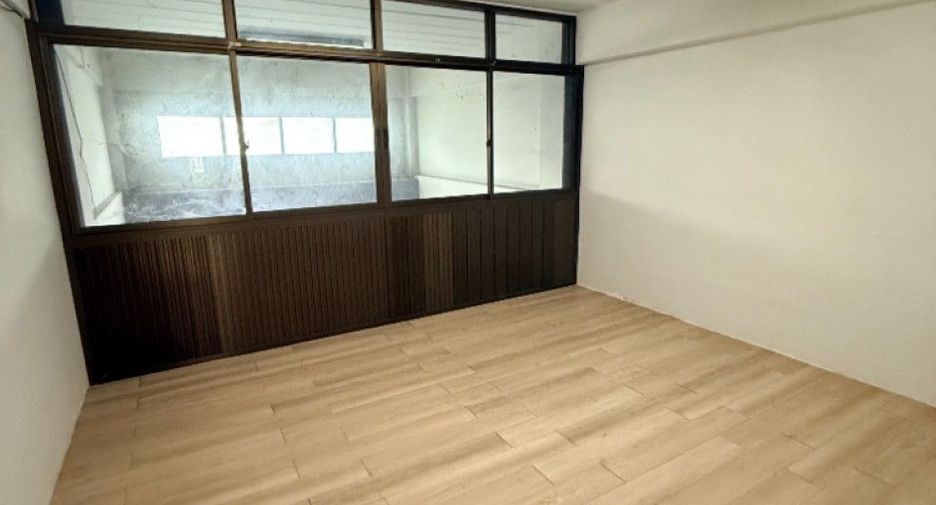 For sale 3 bedrooms retail Space in Bang Bo, Samut Prakan