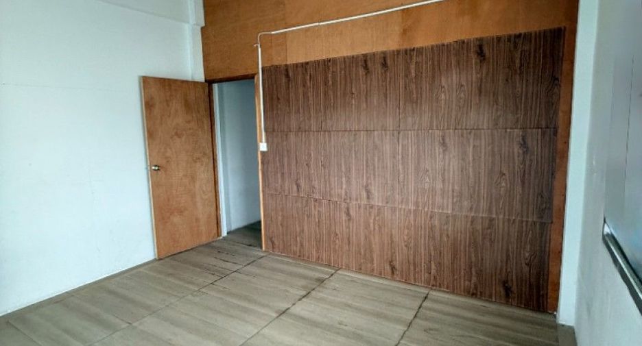 For sale 3 bedrooms retail Space in Bang Bo, Samut Prakan