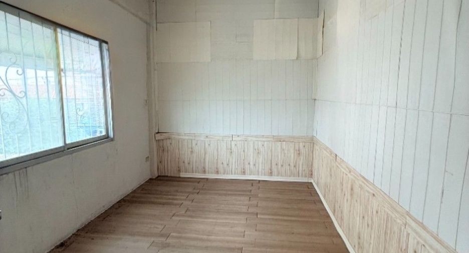 For sale 3 bedrooms retail Space in Bang Bo, Samut Prakan