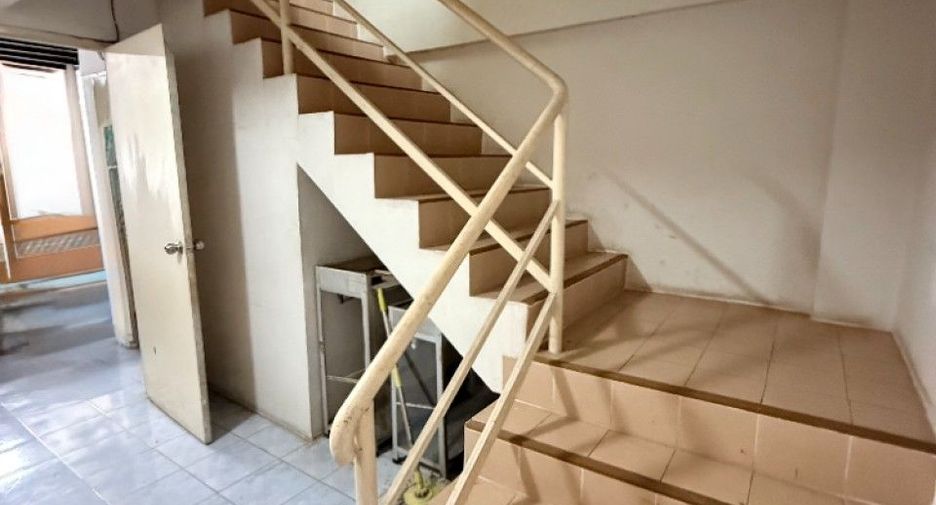 For sale 3 bedrooms retail Space in Bang Bo, Samut Prakan