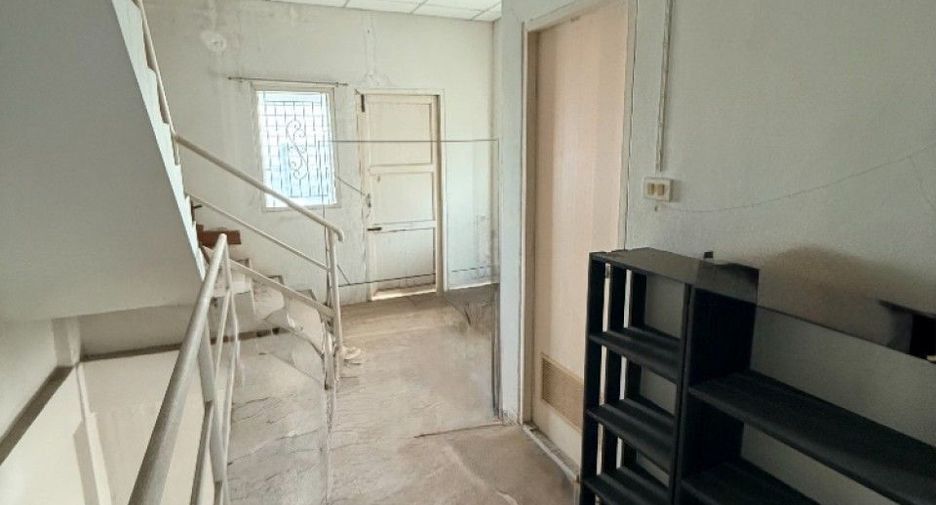 For sale 3 bedrooms retail Space in Bang Bo, Samut Prakan