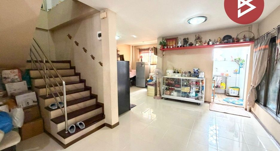 Casa adosada en venta de 3 habitaciones en Thung Khru, Bangkok