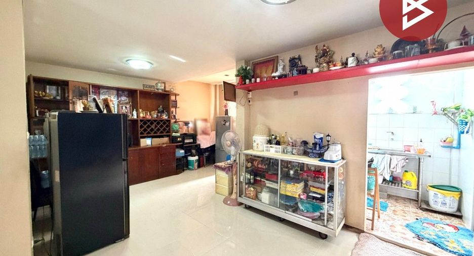 Casa adosada en venta de 3 habitaciones en Thung Khru, Bangkok