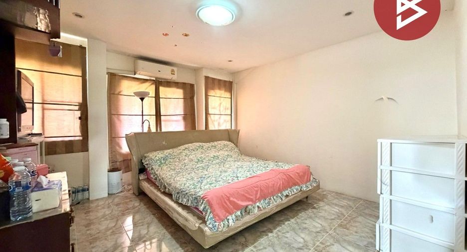 Casa adosada en venta de 3 habitaciones en Thung Khru, Bangkok