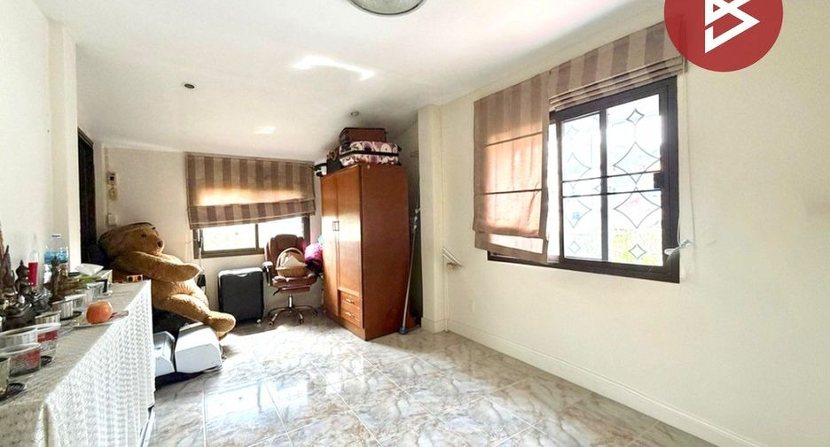 Casa adosada en venta de 3 habitaciones en Thung Khru, Bangkok