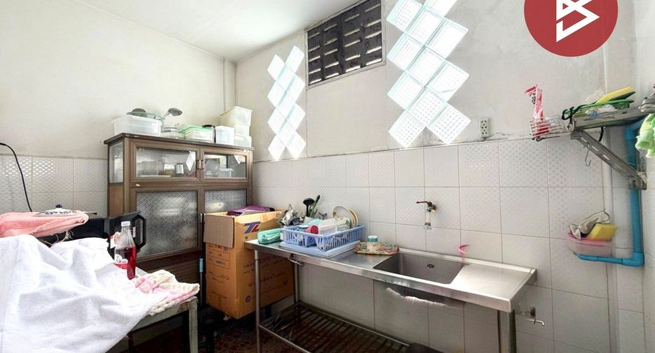 Casa adosada en venta de 3 habitaciones en Thung Khru, Bangkok
