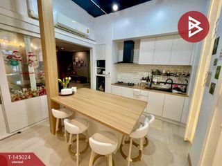 Casa adosada en venta de 3 habitaciones en Pak Kret, Nonthaburi
