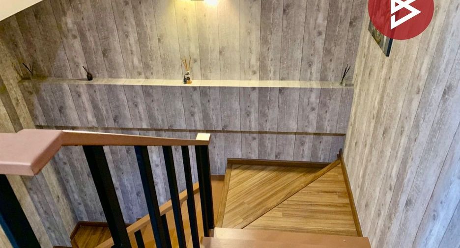 Casa adosada en venta de 3 habitaciones en Pak Kret, Nonthaburi