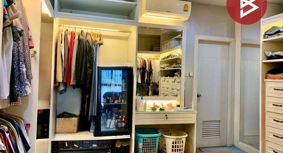 Casa adosada en venta de 3 habitaciones en Pak Kret, Nonthaburi