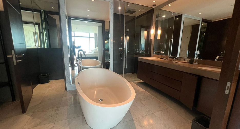 For rent 3 ベッドルーム condo in Pathum Wan, Bangkok
