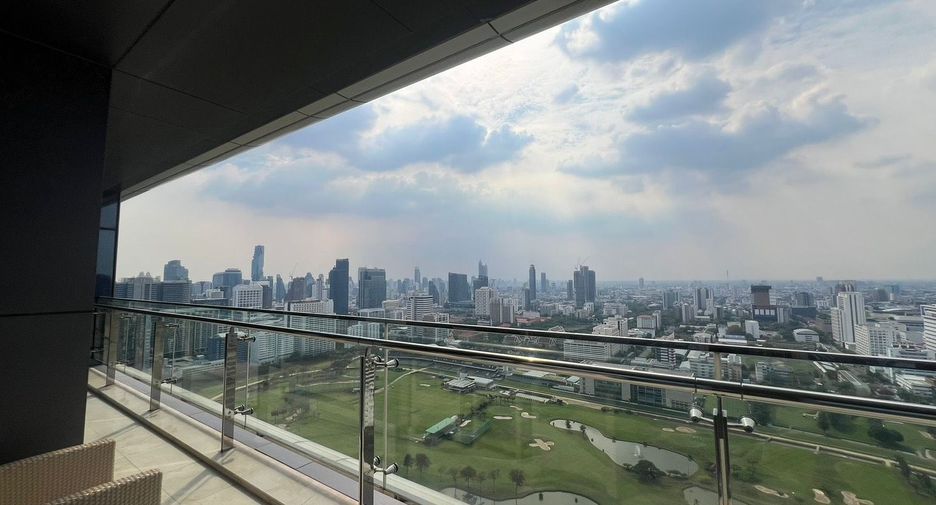For rent 3 ベッドルーム condo in Pathum Wan, Bangkok