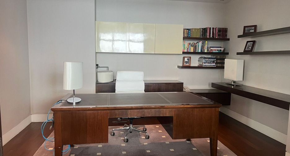 For rent 3 ベッドルーム condo in Pathum Wan, Bangkok