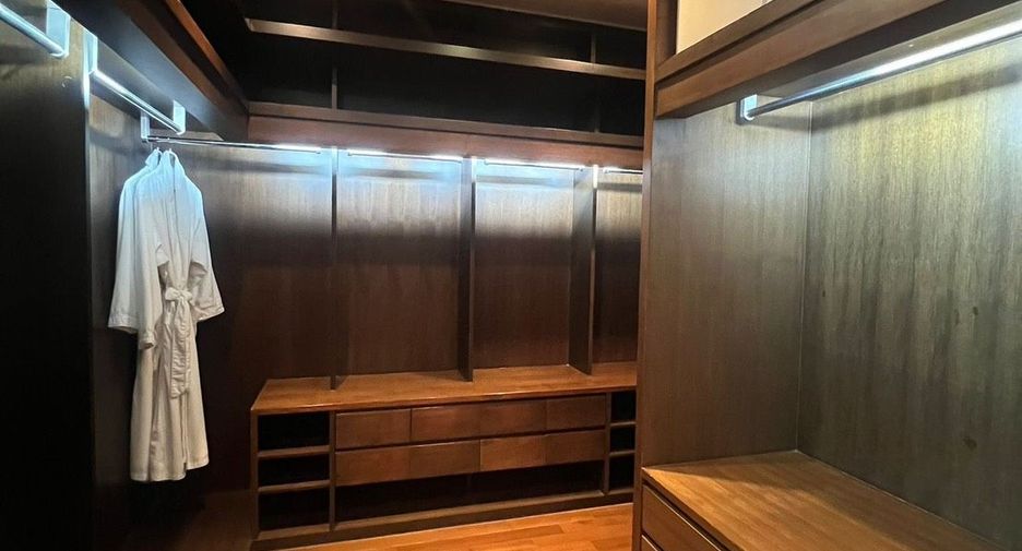 For rent 3 ベッドルーム condo in Pathum Wan, Bangkok