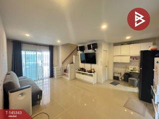 Casa adosada en venta de 3 habitaciones en Lat Krabang, Bangkok