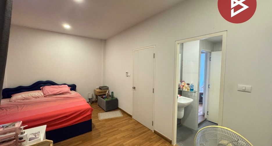 Casa adosada en venta de 3 habitaciones en Lat Krabang, Bangkok