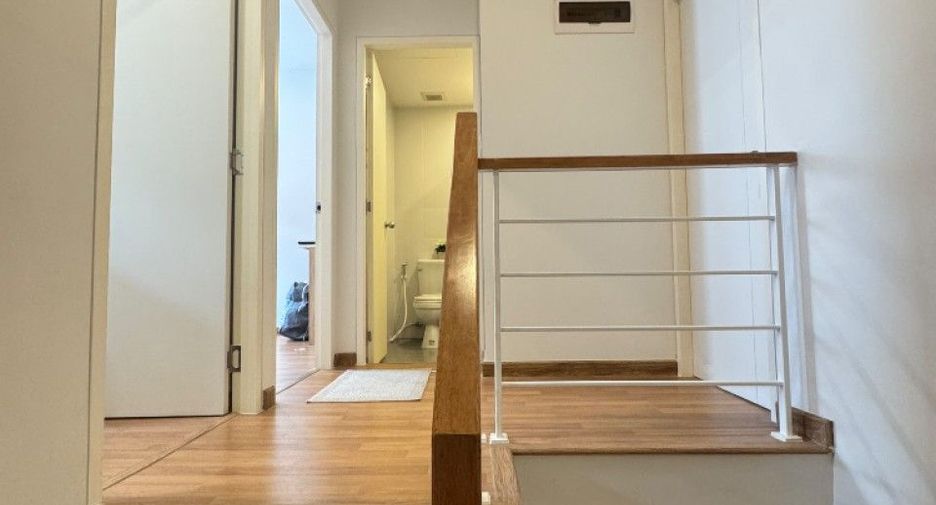Casa adosada en venta de 3 habitaciones en Lat Krabang, Bangkok