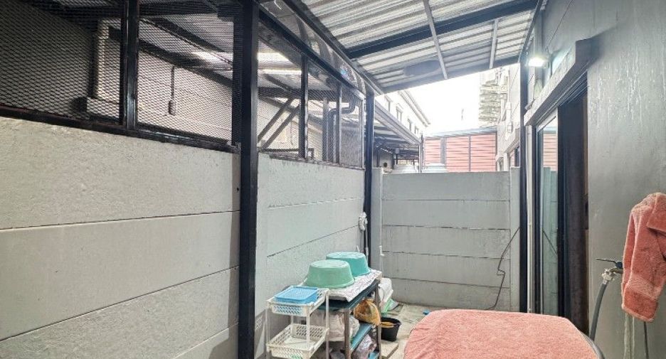 Casa adosada en venta de 3 habitaciones en Lat Krabang, Bangkok