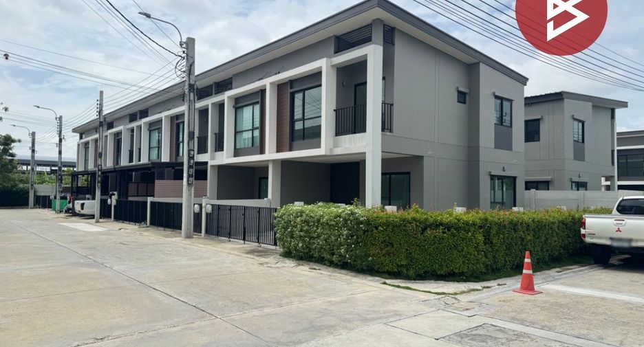 Casa adosada en venta de 3 habitaciones en Lat Krabang, Bangkok