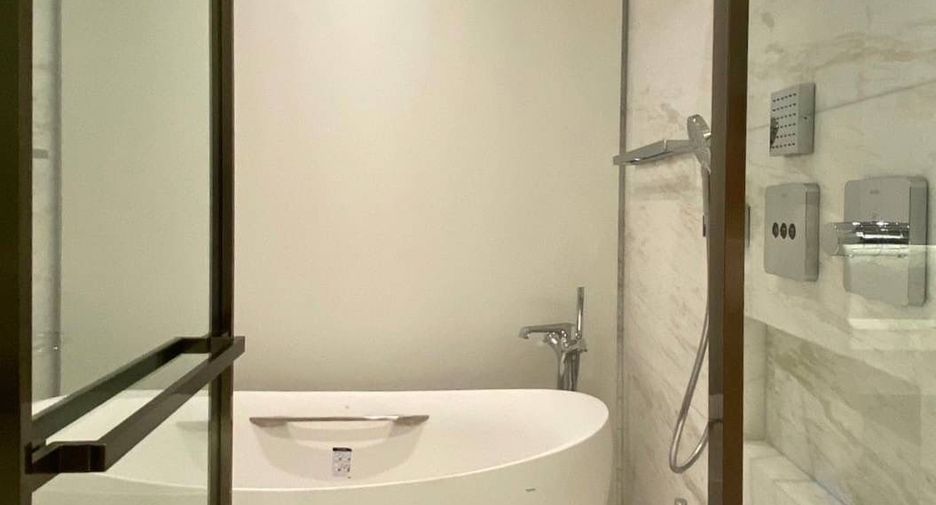 For rent 2 bedrooms condo in Pathum Wan, Bangkok