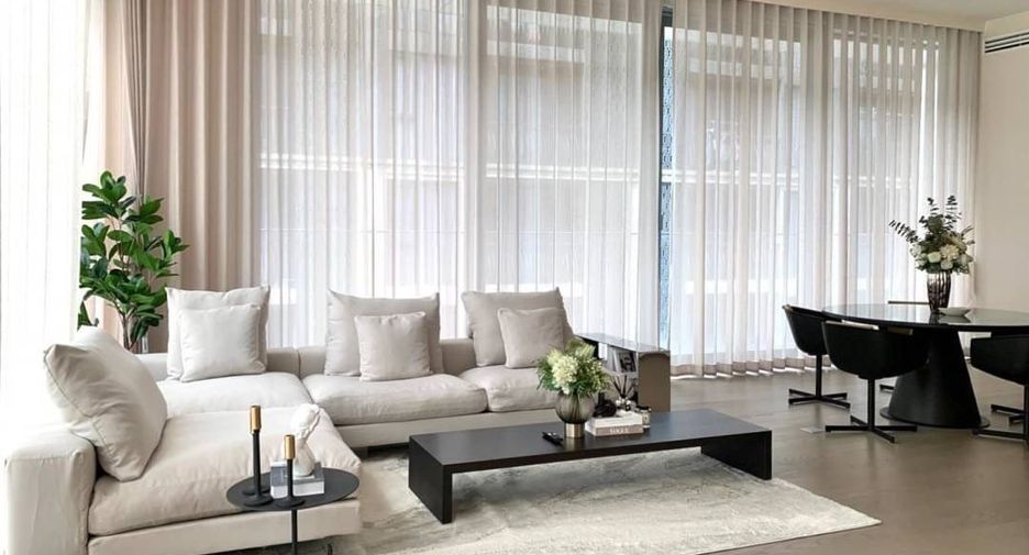 For rent 2 bedrooms condo in Pathum Wan, Bangkok