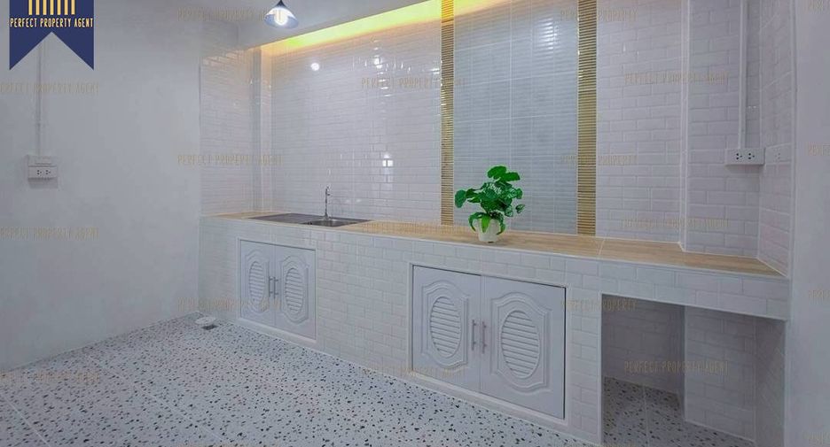 Продажа 5 спальни таунхаус в Bang Bua Thong, Нонтабури