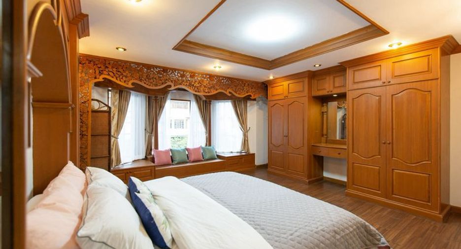 For rent 3 bedrooms townhouse in Mueang Chiang Mai, Chiang Mai