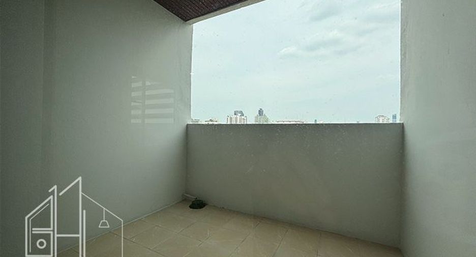 For rent 3 bedrooms condo in Watthana, Bangkok