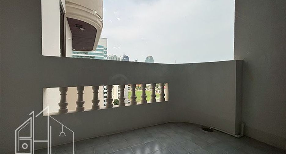 For rent 3 bedrooms condo in Watthana, Bangkok