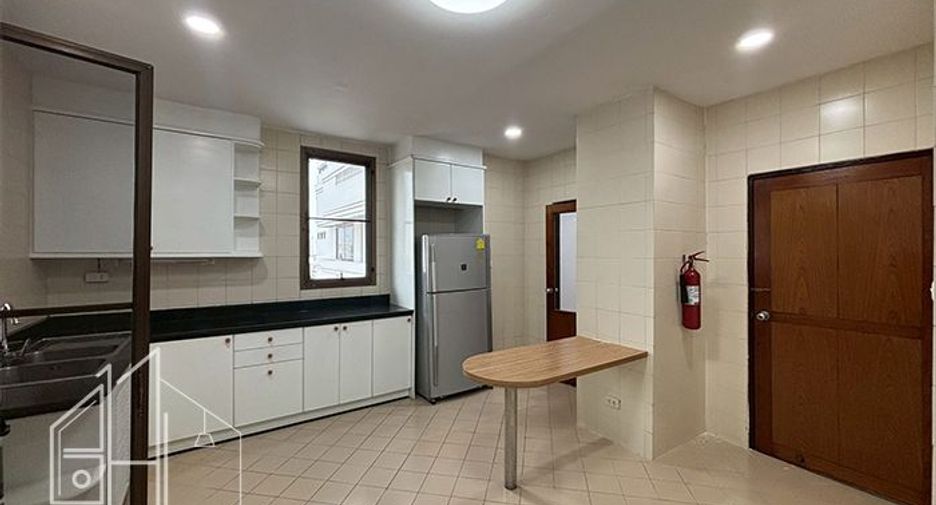 For rent 3 bedrooms condo in Watthana, Bangkok