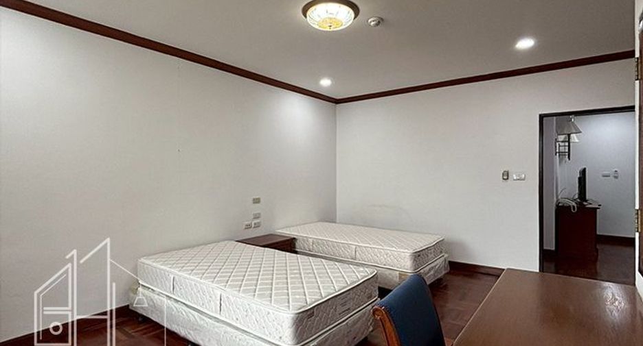 For rent 3 bedrooms condo in Watthana, Bangkok