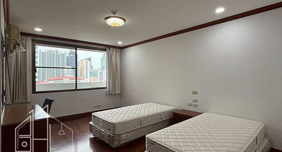 For rent 3 bedrooms condo in Watthana, Bangkok