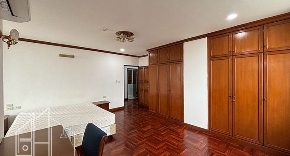 For rent 3 bedrooms condo in Watthana, Bangkok