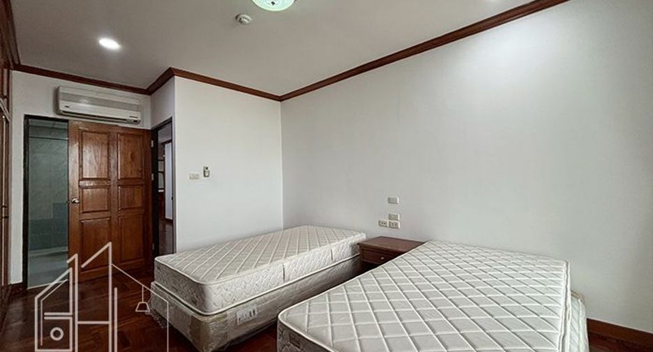 For rent 3 bedrooms condo in Watthana, Bangkok