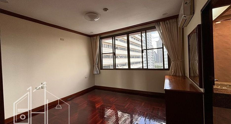 For rent 3 bedrooms apartment in Watthana, Bangkok