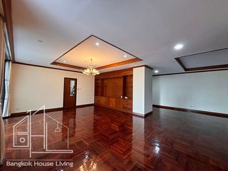 For rent 3 bedrooms apartment in Watthana, Bangkok