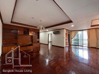 For rent 3 bedrooms apartment in Watthana, Bangkok