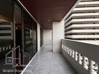 For rent 3 bedrooms apartment in Watthana, Bangkok